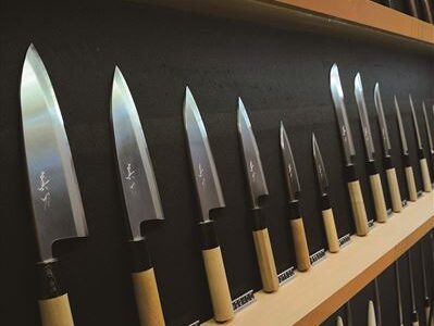 There are many kitchen knives with both practicality and design. The high level of craftsmanship and design, as well as the clear shine, are eye-catching.