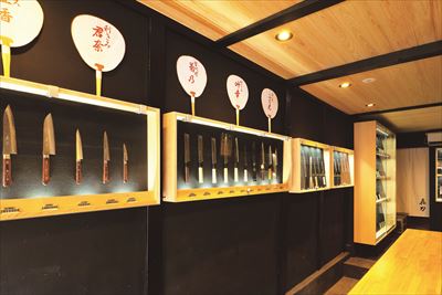 The interior has a calm atmosphere. The beauty of the knives in the store also suggests the sharpness of the knives. If you are not sure which to choose, feel free to ask.