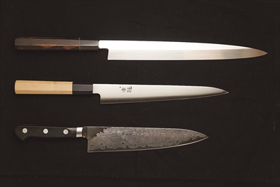 Kitchen knives with a price of around 15,000 yen are selling well. Choose a gem that suits you while consulting with the clerk about the purpose and frequency of use as well as the budget.