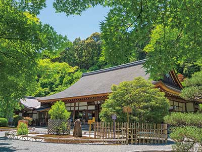 The main hall where the principal image is enshrined is a cultural property designated by Kyoto City.