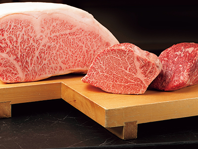 Kobe beef sirloin (back) fillet (front left) and lamp (front right). With a wealth of experience and connoisseurship, they select only those that meet strict standards.