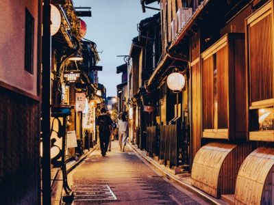 近くには京都を代表する花街・先斗町も。