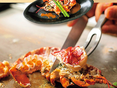 おすすめの祇園コース9,680円では、オマール海老の鉄板焼きや黒毛和牛のステーキなどが楽しめる。