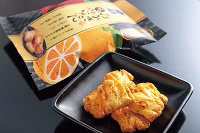 おかきの老舗・鳴海屋とコラボした「京のおかきやいたん」540円は、京都限定の人気商品。一つ食べたら病みつきになる味だ。 