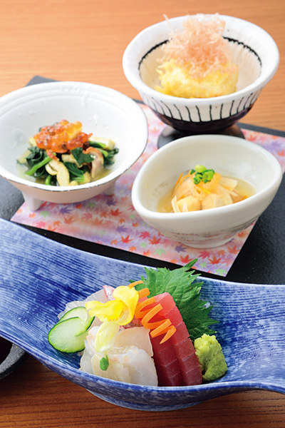 For an additional 1,870 yen, you can upgrade the eel menu to a set meal, which includes sashimi or tempura, 3 small plates, pickles and soup (can be changed to eel liver soup for an additional 220 yen).