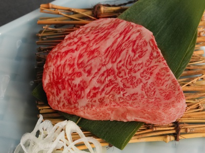 The thick sliced green onion tongue (548 yen for 1 piece) is a popular dish with plenty of Kujo green onions in the thick sliced tongue. The umami of the meat and the freshness of the green onion go well together.