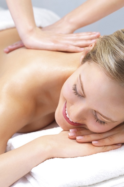 A variety of relaxation options are available, including body care, foot reflexology, Korean-style scrubbing, and beauty treatments.