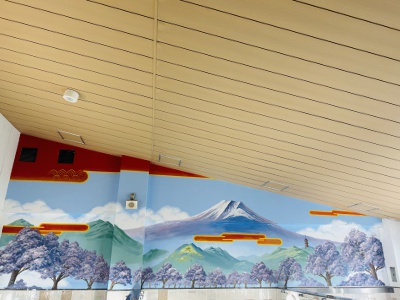 The mural in the women's indoor bath depicts a vivid depiction of Mt. Fuji by Mizuki Tanaka, one of only three public bathhouse painters in Japan.