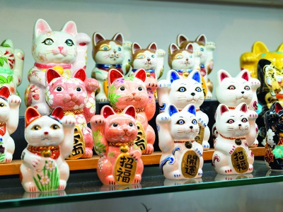 Manekineko with Color Painting: from 19800 yen