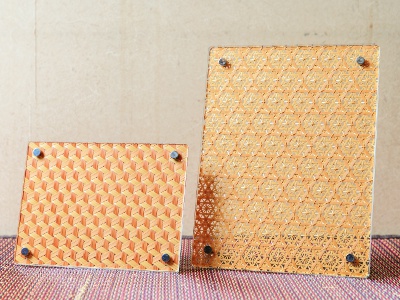 Bamboo weave art panel with fine craftsmanship. mini Tekisen 16,500 yen (left), Hana Rokume 33,000 yen (right)