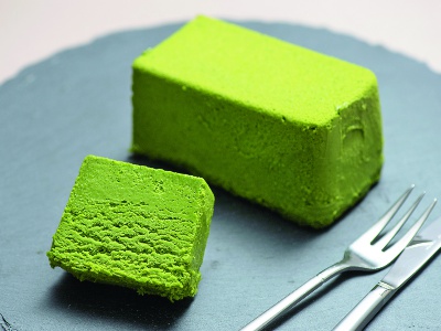 A bottle of matcha terrine, lavishly using fragrant matcha from Uji, is priced at 3,564 yen. The matcha flavor, rich taste, and smooth texture are in harmony with each other. Refrigerated for 6 days.