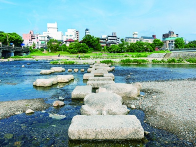 On sunny days, lots of people enjoy hopping from stone to stone!