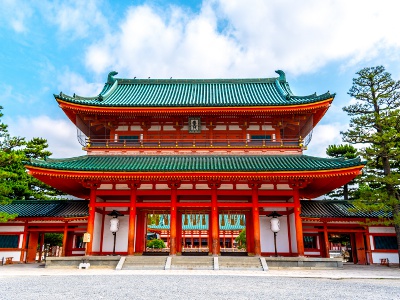 Go through the large vermilion-lacquered Otenmon Gate to the temple grounds.