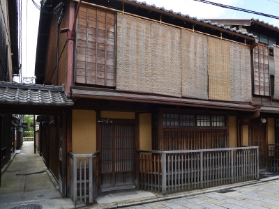 明治時代に建てられた京町家を利用。古き良き雰囲気が漂う空間になっている。