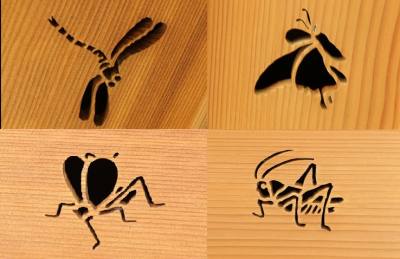 廊橋に潜む精巧な透かし彫りの虫たち。蝶、トンボ、鈴虫、コオロギの4種類がいるので、ぜひ探してみて。