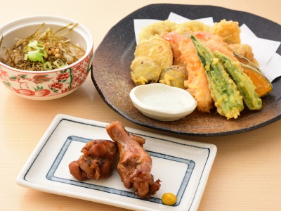 The beautiful thin sashimi is refreshing with ponzu sauce. Shimonoseki Fugu Sashimi (Tessa) is 1,500 yen.