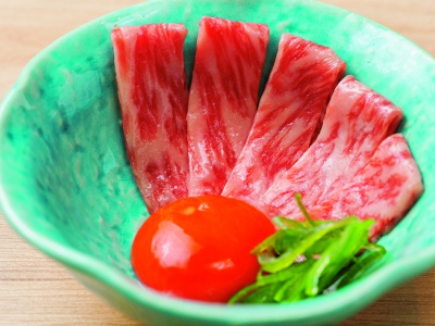 Wagyu Yukke, a dish in the course, is also a popular menu item. The finely marbled meat melts in your mouth the moment you put it on your tongue.