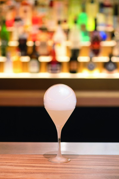 The restaurant also has a bar counter (8 seats in total, 6pm-11pm). The photo shows the rosemary-scented cocktail 
