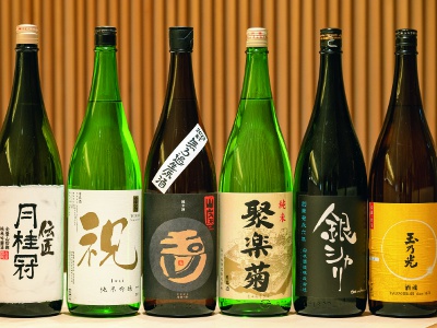 Six varieties of Kyoto's local sake are available, including sake from Fushimi, one of the main sake-producing areas in Japan. Other famous sake imported from all over Japan are offered by the glass from 630 yen.