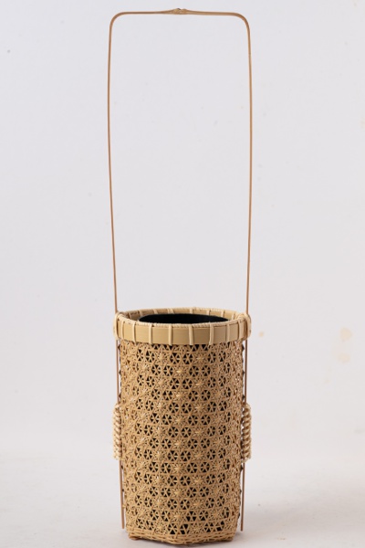 Six-eyed flower basket with snow pattern: 44,000 yen