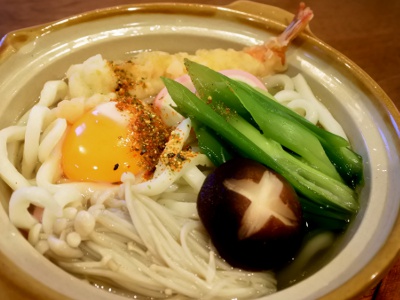 見た目はもちろん、香り豊かに食欲を刺激する香り七味。最初からかけていただくだけでなく、途中から味の変化を楽しむのもおすすめ。