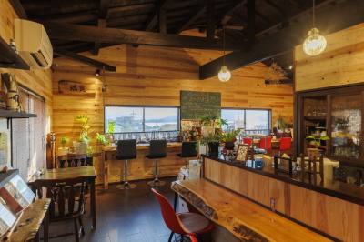 Amanohashidate can be seen from the restaurant. Spend a relaxing break time while enjoying the view of Miyazu Bay.
