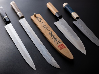 刀匠が手がけた唯一無二の特別な包丁。日本刀に使われる玉鋼を使用しており、他では手に入らないシリーズ。