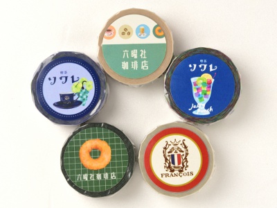 「夢ミル京都喫茶巡り」シリーズ。京都の喫茶店のアイテムをモチーフにしたメモやマスキングテープなどを販売。