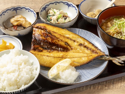 ランチもディナーもカフェも！ 幅広いグルメを味わう