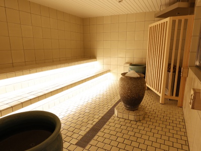 天然ラジウム鉱石を釉薬に加え焼き上げた陶板を使用している女性限定「ラジウム塩サウナ」。