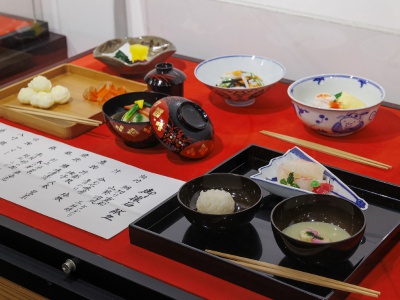 Models of dishes from the five major styles of Kyoto cuisine (honzen, yusoku, kaiseki, shojin, and kawa-uo) are also on display.