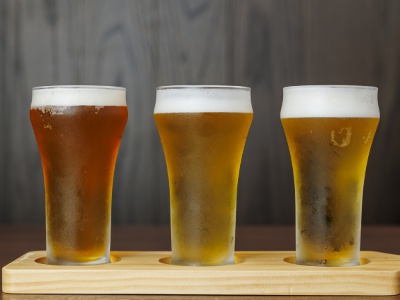 生ビールと奈良の大和醸造のペールエールとセゾンがセットになったビール3種吞み比べセット1,500円。