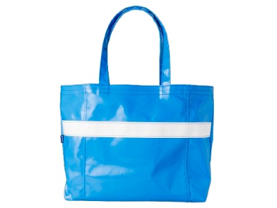 Tote bag made from tent fabric, 3,500 yen. Available in a wide range of colors.