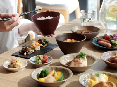 A lunch buffet with an extensive menu that will make you want to come back for seconds (open on Saturdays, Sundays, and holidays)