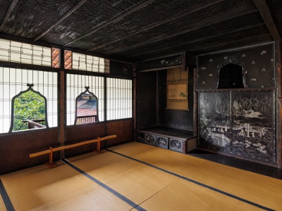 【Aogai no Ma】This room is decorated in Chinese style, with auspicious patterns inlaid on the walls and fittings.