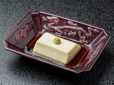 店主のこだわりが詰まった胡麻豆腐が一押し。他に類をみない、なめらかな口当たりが魅力。