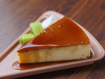 ほろ苦カラメルが卵 のコクをより深くする おかんのプリン450円。