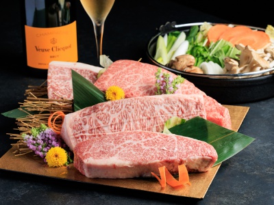 All-you-can-drink menu featuring alcoholic beverages that pair well with meat is available for 1,800 yen per person for groups of four or more.