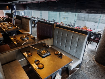 The spacious interior seats 65 people. It is ideal for groups and couples.