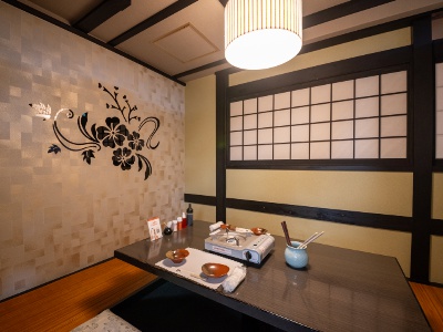 Private rooms with sunken tables for four people are available for reservation. Perfect for dinners and entertaining guests.