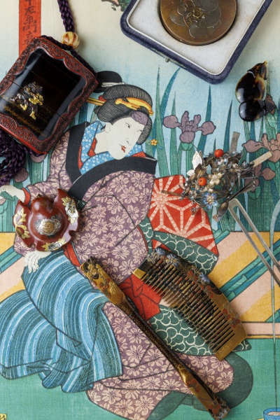 (Bottom) Comb and hairpin set 130,000 yen