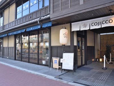 店舗はガラス張りのオープンな雰囲気。ホテルで20年以上修業したシェフが腕を振るう。