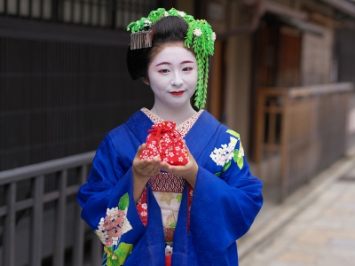 きめ細やかな素肌になると話題で、舞妓さんも使っている。