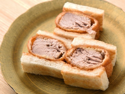 名物の「マグロのカツサンド」。マグロの尾の身を使い、しっとり食感を実現。