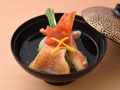 コースの椀物は季節によって内容が変わる。その時々の滋味を味わえるのが嬉しい。