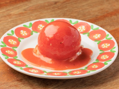 ハンバーグステーキと並ぶ人気メニュー。ツナサラダと自家製ドレッシングが味の決め手。