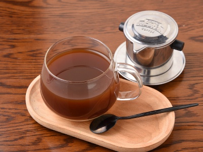 ベトナムで出合ったというハノイカフェオレ770円は甘いコンデンスミルクとミックス。