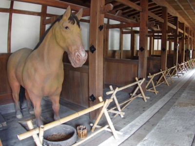 重要文化財 馬屋。藩主などの馬が21頭繋がれていた。