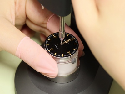 ムーブメントや組み立ても、品質の高さを誇る日本製。