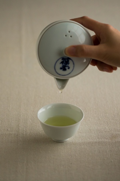 希望すればスタッフに淹れ方を教わることもできる。湯気立つ一杯が、冷えた体をやさしく温めてくれる。
